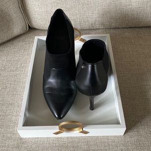 Simply Vera Wang Black Pumps